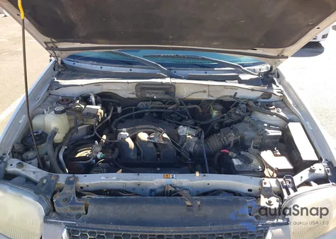 2002 Ford Escape Xlt from USA, damaged, VIN 1FMCU04162KB87185